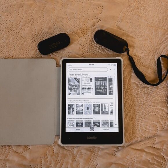 kindle paperwhite and lot - Picture 1 of 11